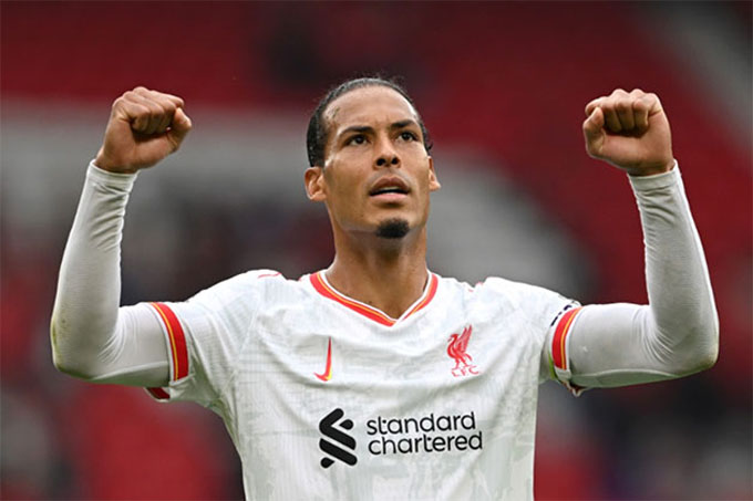 2. Virgil van Dijk. Tương tự Salah, Van Dijk cũng là một trụ cột của Liverpool. Quá trình đàm phán hợp đồng mới giữa trung vệ người Hà Lan và The Kop chưa có bước đột phá. Hiện tại, nhiều CLB Saudi Arabia đang sẵn sàng trả lương cao để mời gọi Van Dijk.